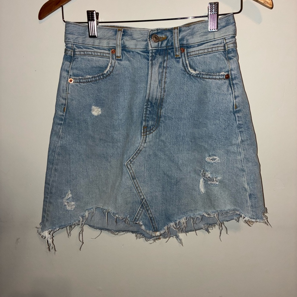 Zara Distressed Light Blue Denim Mini Skirt – Women’s XS – Gently Worn